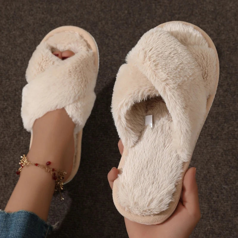 Fluffy slides for woman