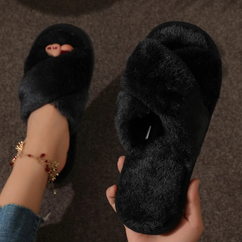 Fluffy slides for woman