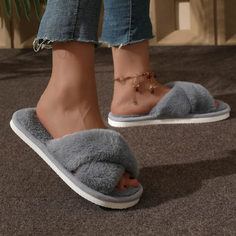 Fluffy slides for woman