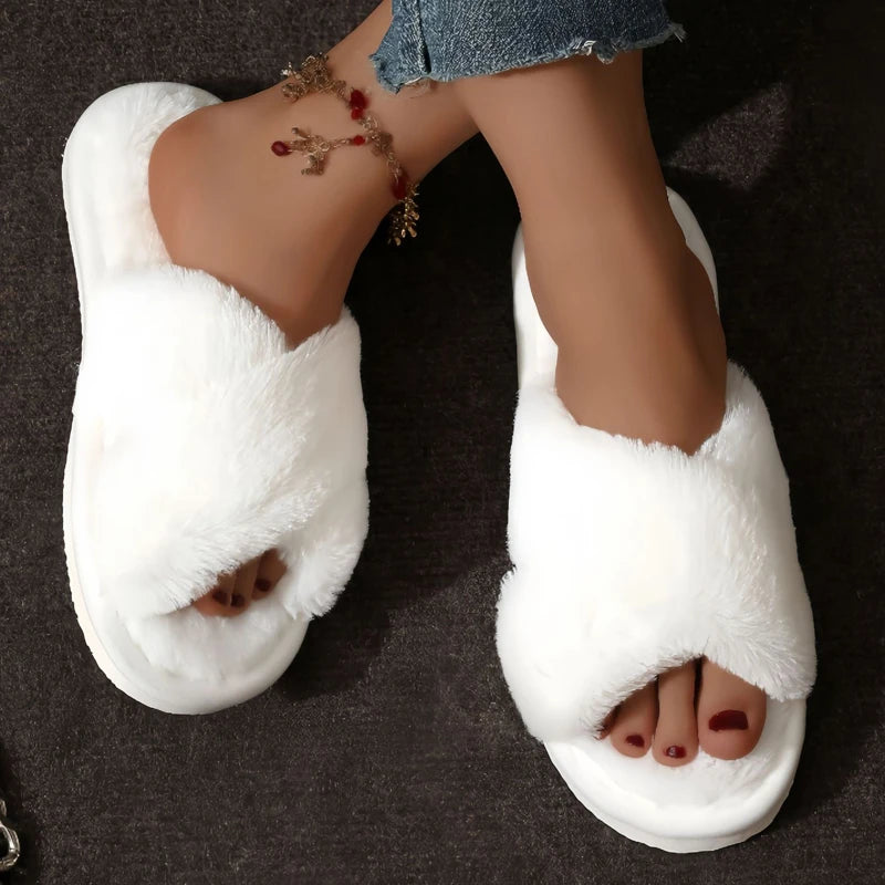 Fluffy slides for woman
