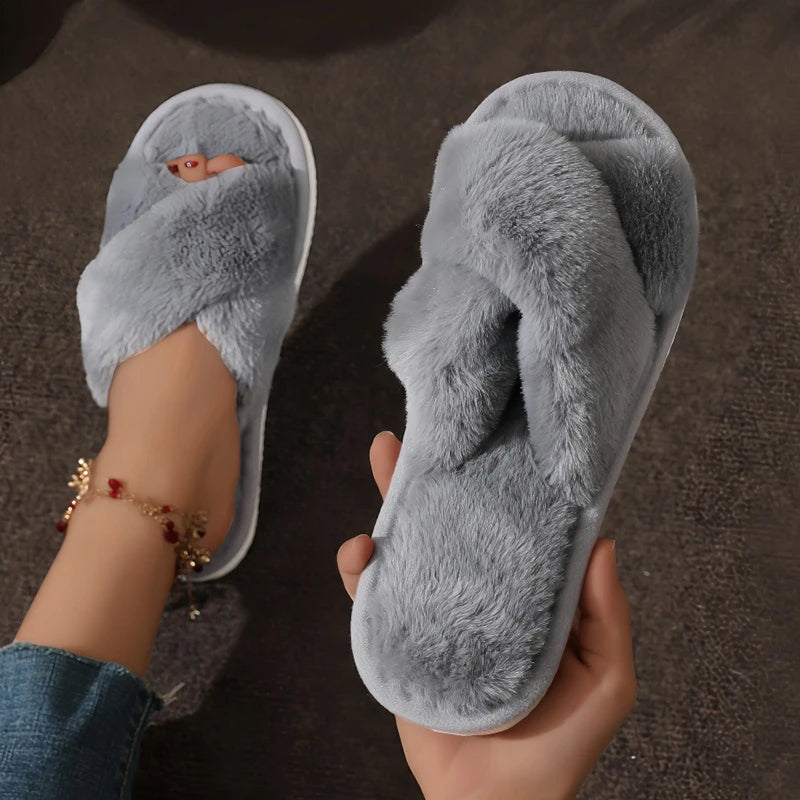 Fluffy slides for woman