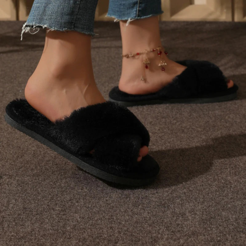 Fluffy slides for woman