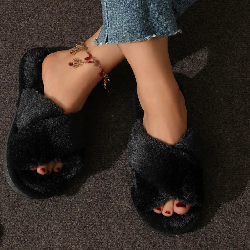 Fluffy slides for woman