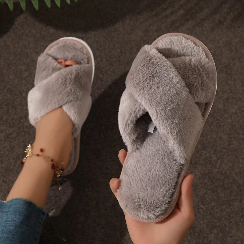 Fluffy slides for woman