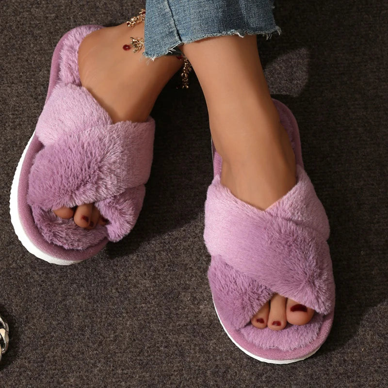 Fluffy slides for woman