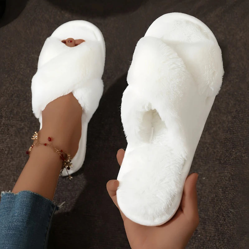 Fluffy slides for woman